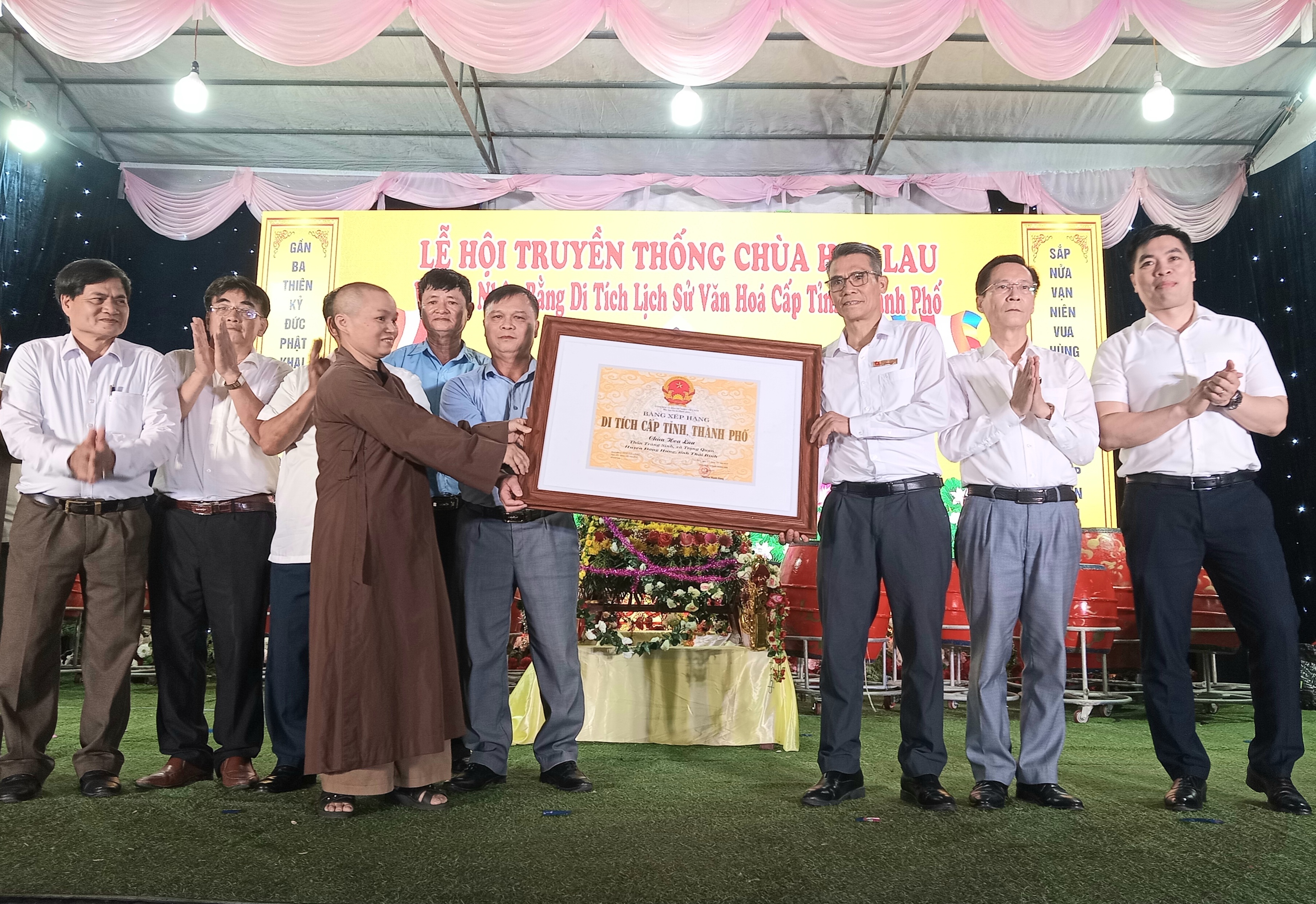 Lễ hội Chùa Hoa Lau diễn ra trang trọng, đậm đà bản sắc văn hóa truyền thống.